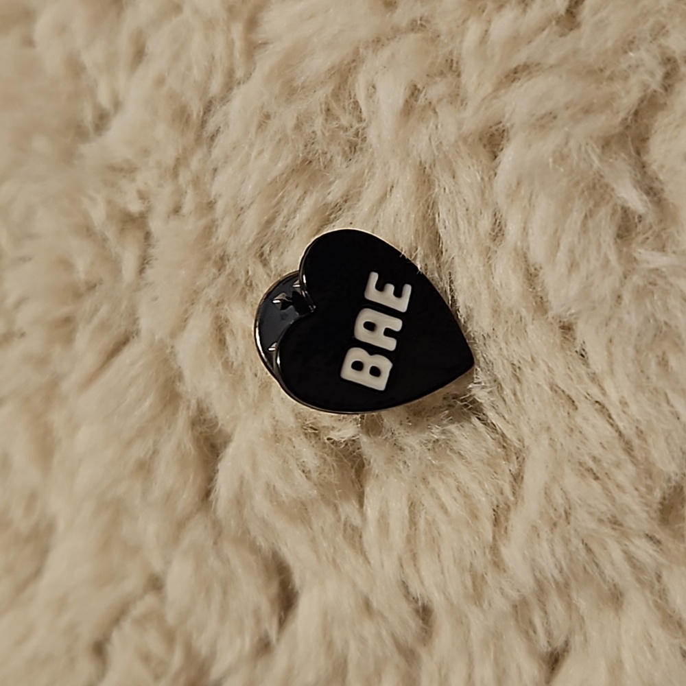 #0104 Bae black heart pin